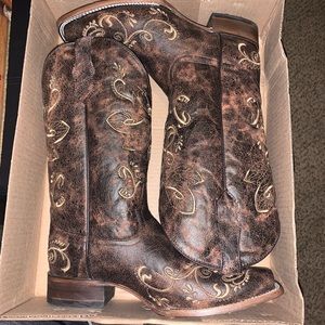 Cowgirl boots size 12 women’s